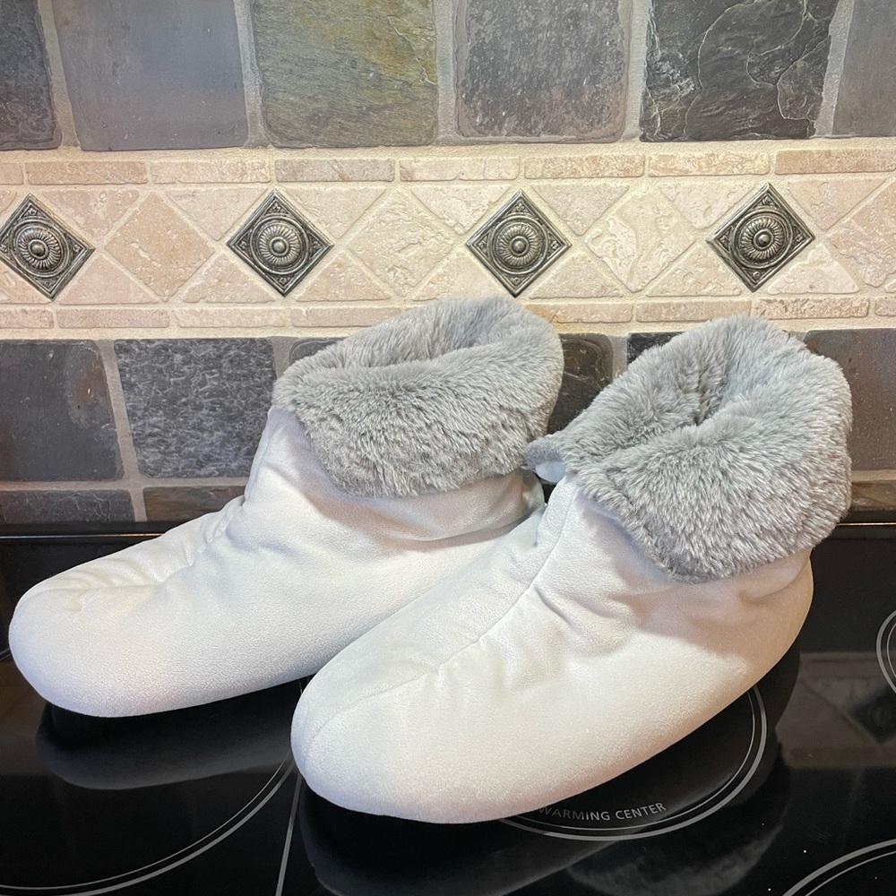 EUC Soft Slippers ladies size large/extra large machine, washable